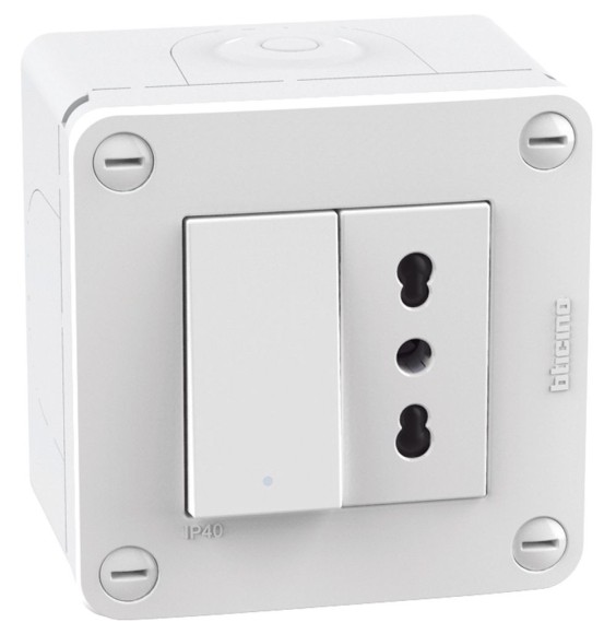 Scatola da parete Bticino MatixGo con Interruttore e Presa Bipasso IP40 28402W2