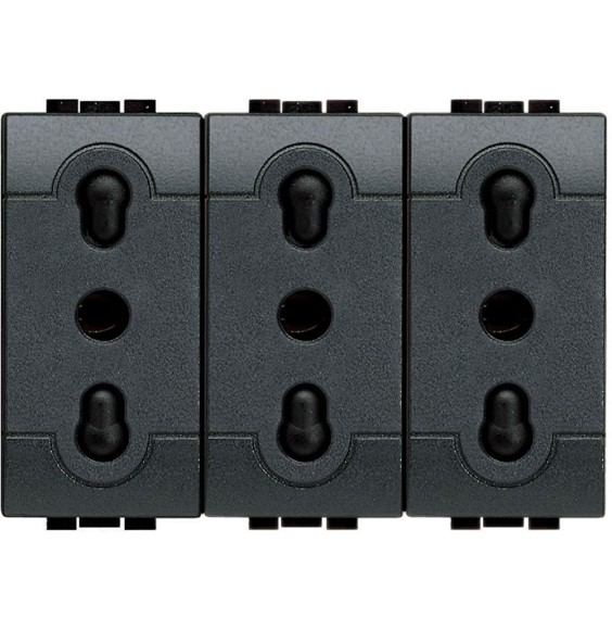 Presa Triplex Bipasso con alveoli protetti Bticino Living International L41803