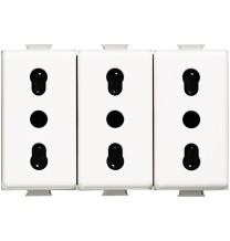 Presa Triplex Bipasso con alveoli protetti Bticino Matix AM5180/3
