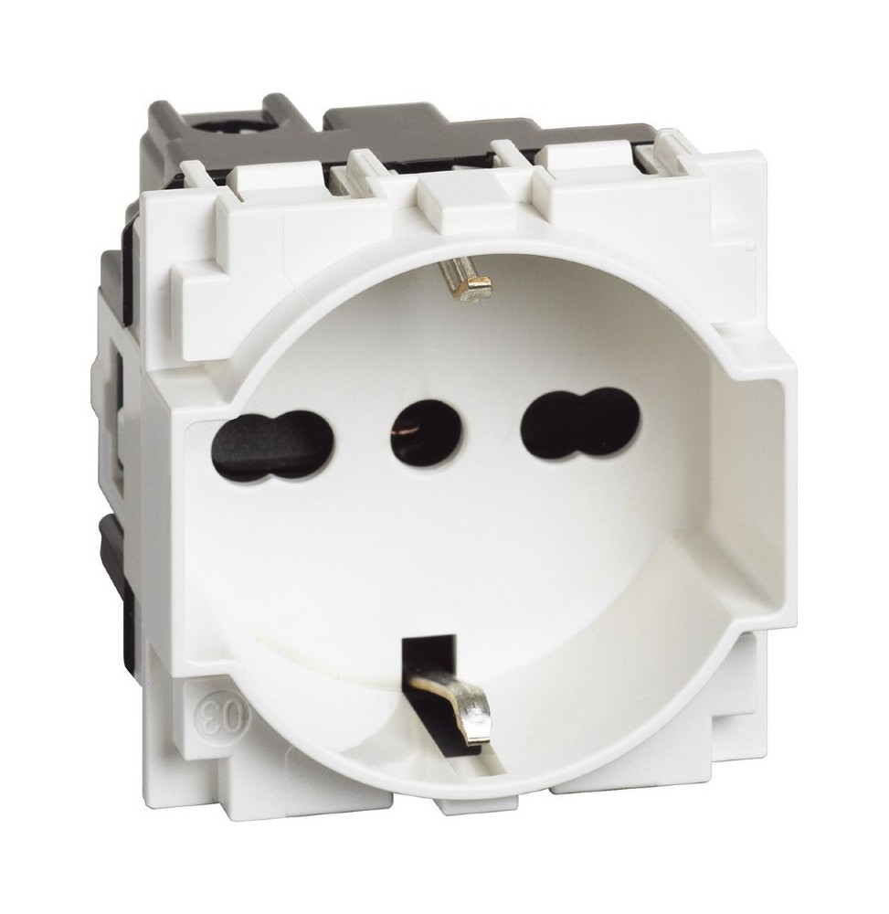 Presa elettrica Living Now Trivalente 16A colore bianco Bticino KW4140A16