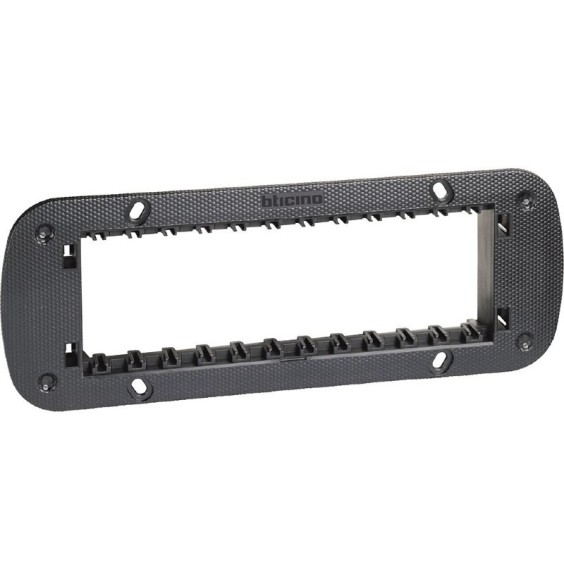 Supporto 6 moduli fornito con valva di protezione Bticino Living Now K4706