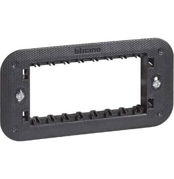 Supporto 4 moduli fornito con valva di protezione Bticino Living Now K4704
