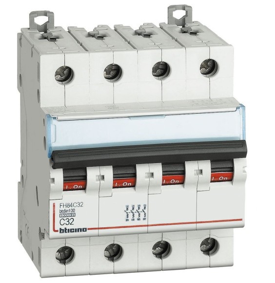Interruttore Magnetotermico 4P 32A curva C 10kA 4 moduli Bticino FH84C32