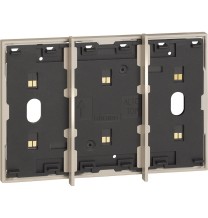 Frame elettrificato per 3 comandi digitali Sabbia Living Now BTicino KM8103