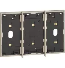 Frame elettrificato per 3 comandi digitali Sabbia Living Now BTicino KM8103