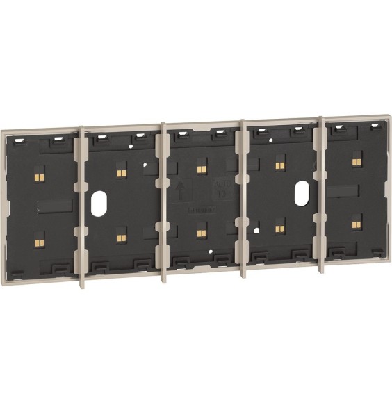 Cornice elettrificata con barrette estetiche per 5 comandi BTicino KM8104P1