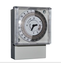 Interruttore orario meccanico giornaliero 72x72 riserva di carica Perry 1IO0018