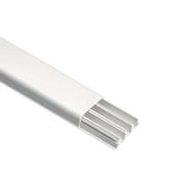 Canalina Battiscopa bianca a tre scomparti in tecnopolimero 70x20 2 Metri Elettrocanali EC20001