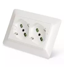 Multipresa da incasso in scatola 3 posti con 2 schuko Bianca FME 42100-27